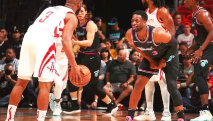  东契奇伤退，独行侠惜败