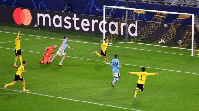  柏林联合定位球战术发威战胜斯图加特获三连胜